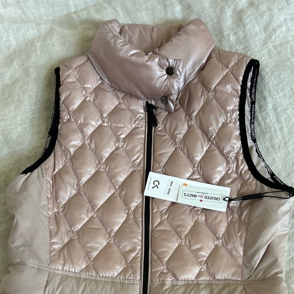 Calvin Klein Women's Blush Quilted Vest - Picture 5 of 10